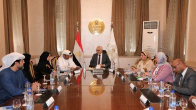 صورة وفد جائزة خليفة التربوية يزور مدرسة المتفوقين بمدينة العبور