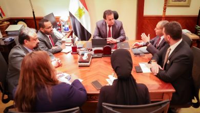 صورة “عبد الغفار “يبحث مع شركة MSD أحدث علاجات الأورام