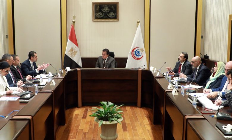 وزير الصحة مع شركة نوفارتس