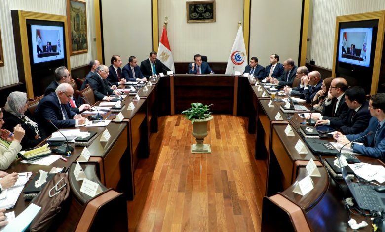 الاجتماع الدوري لوزير الصحة والسكان بقيادات الوزارة