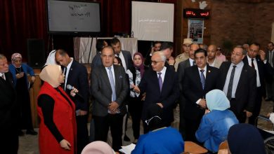 صورة وزير التعليم يتفقد مجموعات الدعم بمدرسة محمد زهران فى الأسكندرية