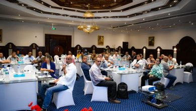 صورة لقاء مع شركاء العمل لمناقشة تحليل سلوك القرش بالبحر الأحمر