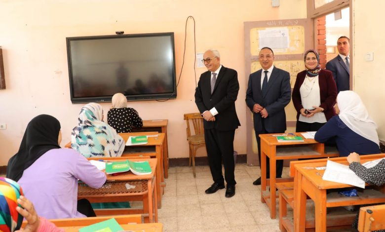 وزير التربية والتعليم ومحافظ الأسكندرية يتفقدان لجان امتحانات الثانوية العامة