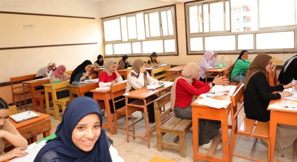 وزير التربية والتعليم ومحافظ الإسكندرية يتفقدان لجان امتحانات الثانوية العامة