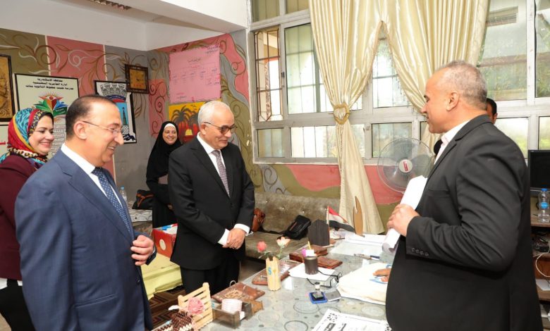وزير التعليم ومحافظ الأسكندرية يتفقد مقر تقدير الدرجات