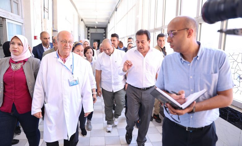 وزير الصحة يتفقد مستشفى «دار إسماعيل للولادة» بالأسكندرية