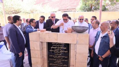 صورة وزير الصحة يضع حجر الأساس لمستشفى الرمد التخصصي بمحافظة قنا