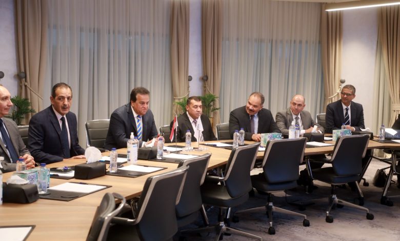 وزير الصحة يلتقي رئيس مجمع الإصدارات الذكية