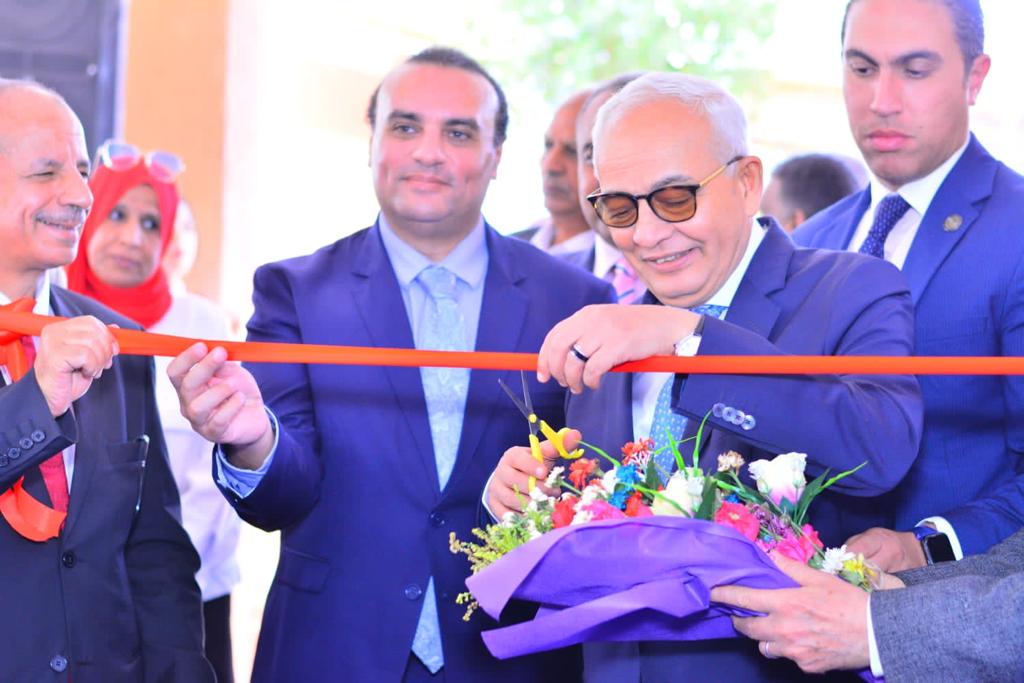 وزير التربية والتعليم يفتتح مدرسة ترعة السواحل فى أرمنت بالأقصر 