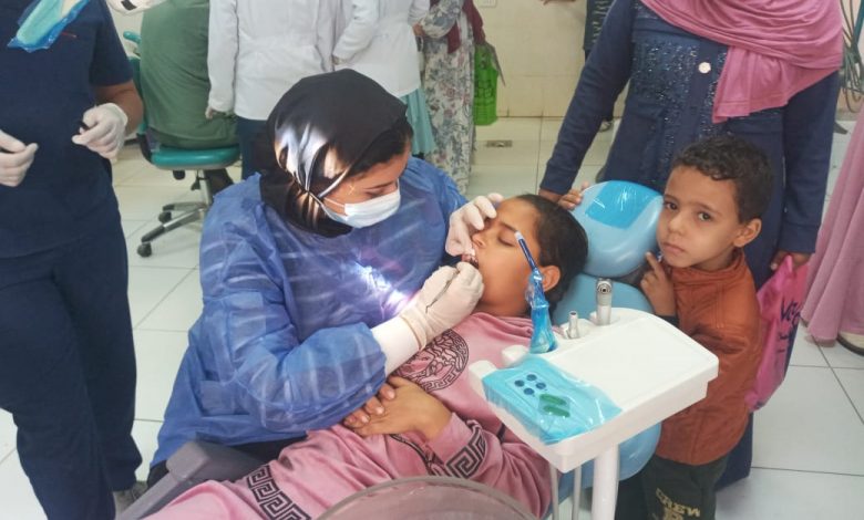 كلية "طب أسنان المنيا" تطلق قافلة طبية مجانية لعلاج الأطفال