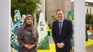 صورة شما ” آل نهيان” ورئيس “جنرال إلكتريك ڤيرنوڤا” يفتتحان معرض “عجائب الرياح”