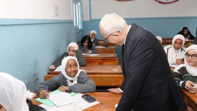 صورة وزير التعليم يتفقد امتحانات الفصل الدراسى الأول للشهادة الإعدادية فى الجيزة