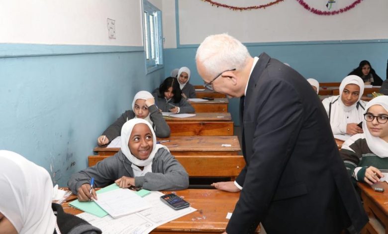 وزير التعليم يتابع امتحانات الشهادة الإعدادية