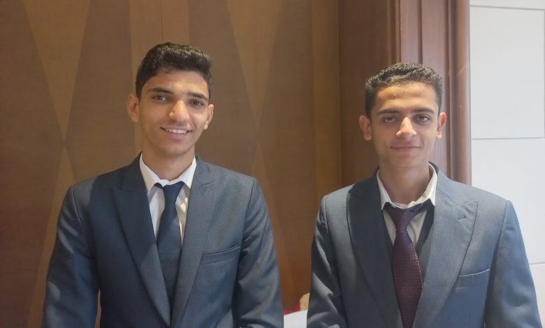 الطالبان على طارق ومحمد هانى بمدرسة المتفوقين الدقهلية يخترعان "سترة النجاة"