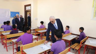 صورة وزير التعليم يتابع امتحانات صفوف النقل بمدرسة مصطفى كامل الرسمية المتميزة