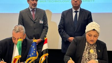 صورة وزير التعليم العالي والسفير الإيطالي يشهدان توقيع مذكرتي تفاهم بين جامعتين تكنولوجيتين وكُبرى المعاهد التقنية