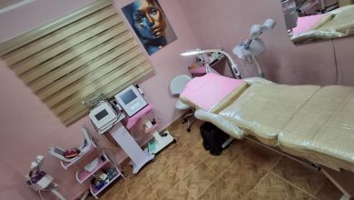 صورة “الصحة” تغلق عيادة للأمراض الجلدية والتجميل تديرها “صيدلانية”