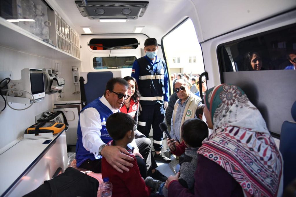 وزيرا الصحة والتضامن يتفقدان الحالة الصحية للمرضى والمصابين بمعبر "رفح "البري