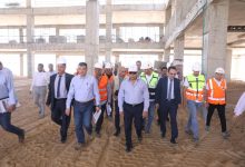 صورة وزير الصناعة والنقل يتفقد الخط الثاني من “القطار الكهربائي السريع”