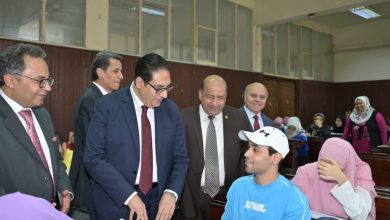 صورة رئيس جامعة القاهرة يتفقد “امتحانات نهاية العام”