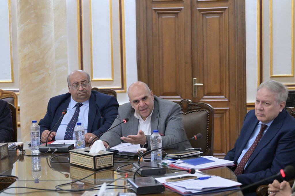 رئيس جامعة القاهرة يعقد سلسلة من الاجتماعات الموسعة لمتابعة سير العمل 