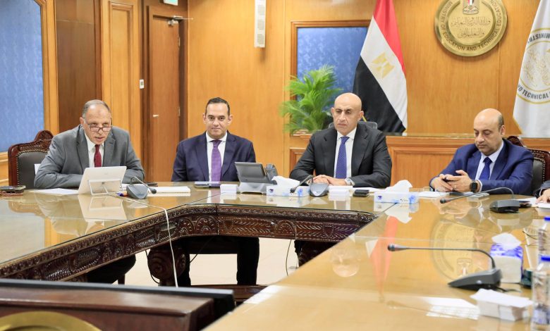 وزير التعليم يتابع "امتحانات الثانوية العامة" فى يومها الأول