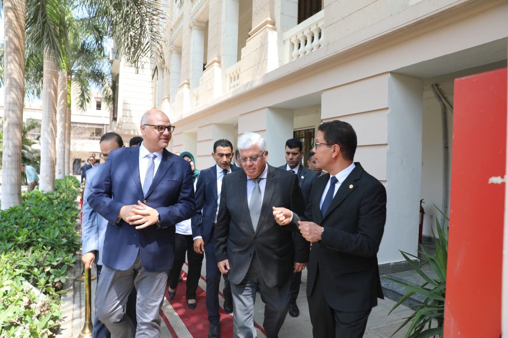 وزير التعليم العالي ومحافظ القليوبية ورئيس "جامعة بنها "يفتتحون عددًا من المشروعات 