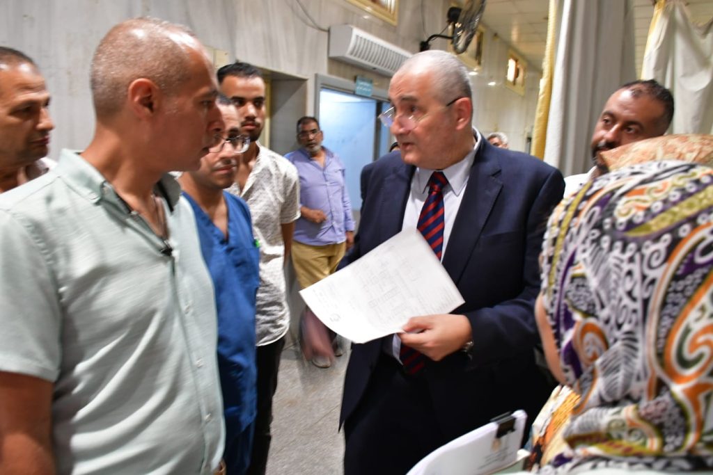 رئيس هيئة المستشفيات والمعاهد التعليمية في زيارة مفاجئة لأحمد ماهر والجمهورية 