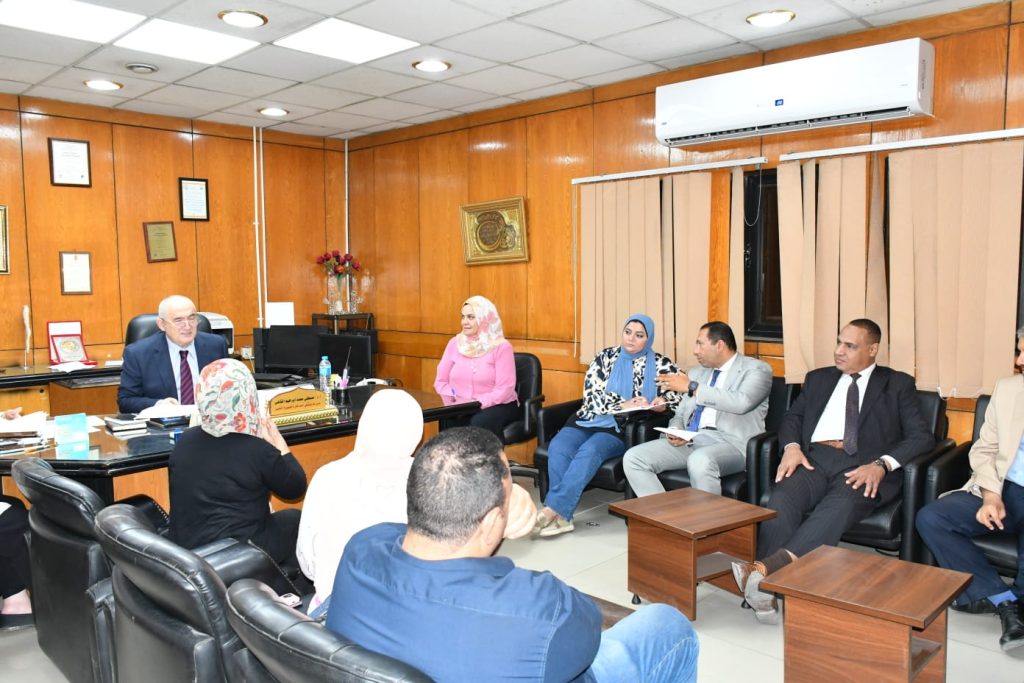 رئيس هيئة المستشفيات والمعاهد التعليمية في زيارة مفاجئة لأحمد ماهر والجمهورية 