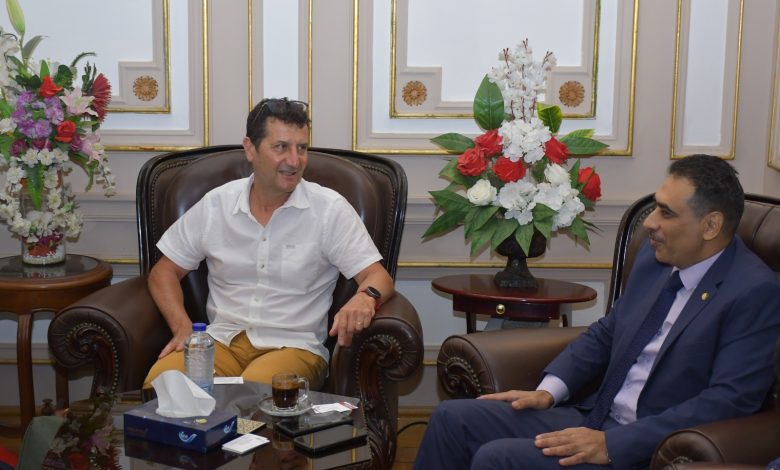 نائب رئيس جامعة القاهرة” يبحث تعزيز التعاون الأكاديمي مع الكليات المركزية بفرنسا