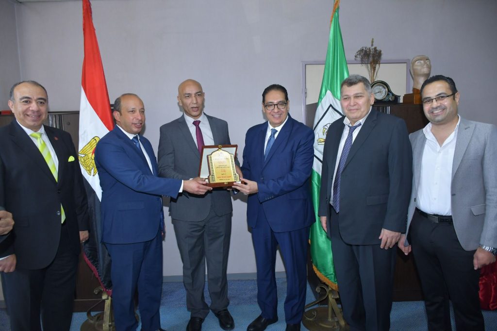 رئيس جامعة القاهرة فى جولة تفقدية لمستشفى قصر العيني التعليمي الجديد "الفرنساوي"