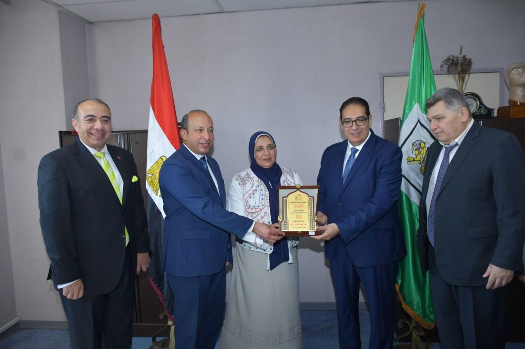 رئيس جامعة القاهرة فى جولة تفقدية لمستشفى قصر العيني التعليمي الجديد "الفرنساوي"