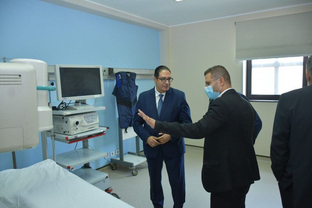 رئيس جامعة القاهرة فى جولة تفقدية لمستشفى قصر العيني التعليمي الجديد "الفرنساوي"
