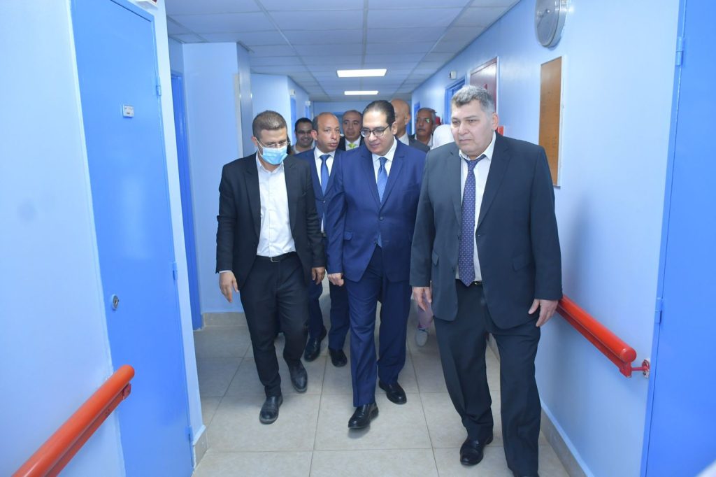 رئيس جامعة القاهرة فى جولة تفقدية لمستشفى قصر العيني التعليمي الجديد "الفرنساوي"