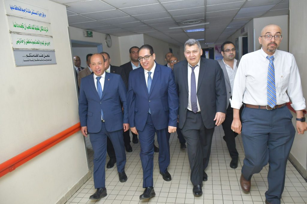 رئيس جامعة القاهرة فى جولة تفقدية لمستشفى قصر العيني التعليمي الجديد "الفرنساوي"
