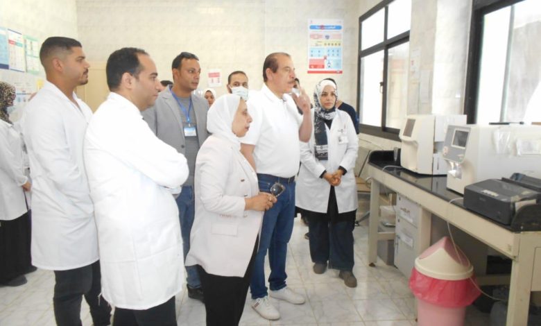 الدكتور عمرو قنديل نائب وزير الصحة لشئون الطب الوقائى فى جولة تفقدية بالإسماعيلية