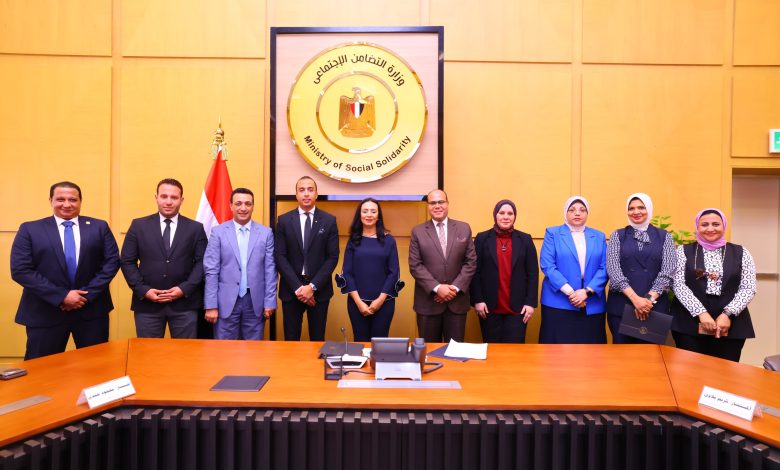 وزيرة التضامن الاجتماعي تترأس اجتماع اللجنة العليا للأسر البديلة