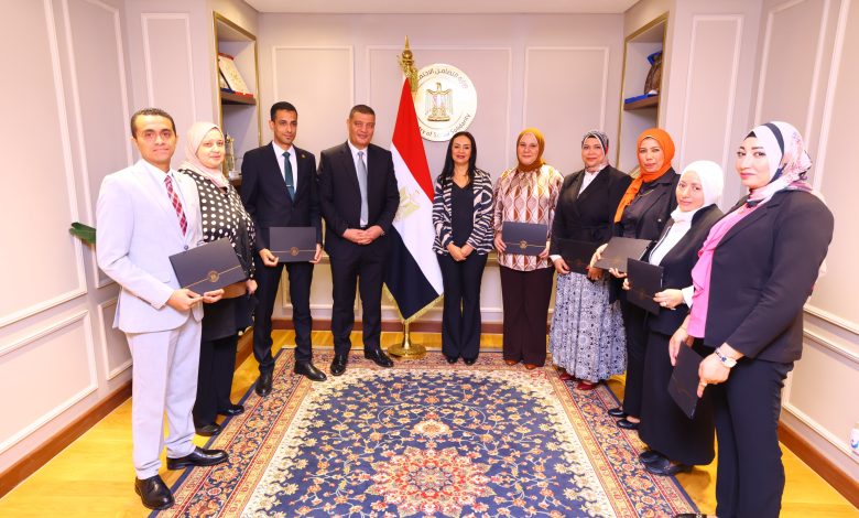 وزيرة التضامن الاجتماعي تكرم إدارة الاتصال السياسي
