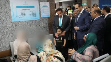 صورة خلال جولته الميدانية بالإسماعيلية..وزير الصحة يدشن مشروع “الرعاية الصحية المنزلية”