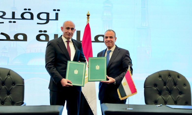 الدكتور بدر عبد العاطي، وزير الخارجية والهجرة وشئون المصريين بالخارج، والدكتور محمد عبد اللطيف، وزير التربية والتعليم والتعليم الفني، مبادرة "مدرستك في مصر"