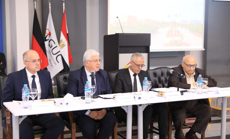 وزير التعليم العالي يتراس اجتماع مجلسى الجامعات الخاصة والأهلية