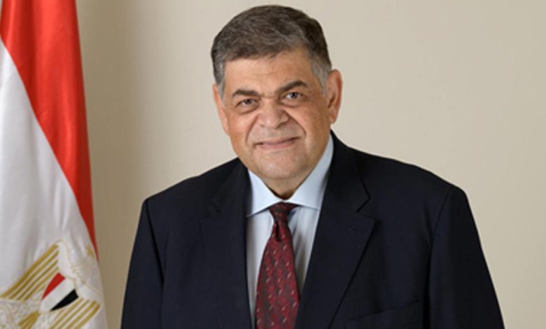 الأستاذ الدكتور أشرف حاتم، أستاذ الأمراض الصدرية ووزير الصحة والسكان الأسبق ورئيس لجنة الصحة والسكان بمجلس النواب