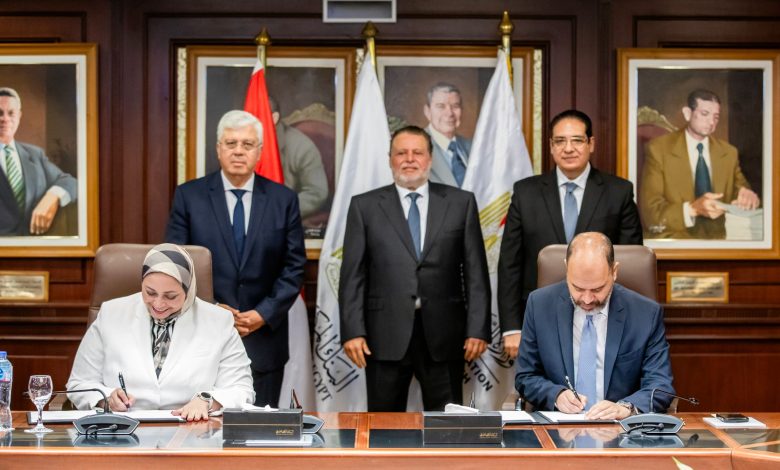 محافظ البنك المركزي المصري ووزير التعليم العالى ورئيس جامعة القاهرة يشهدون توقيع بروتوكول تعاون لإطلاق برنامج بكالوريوس العلوم المصرفية