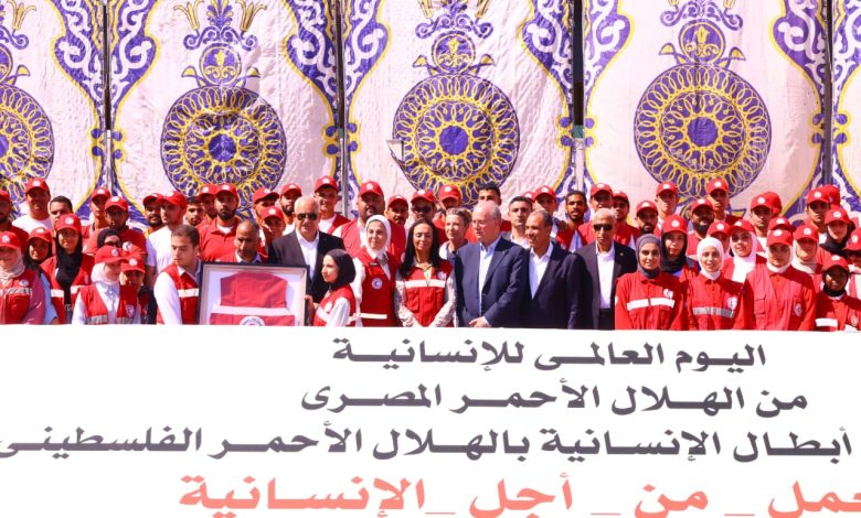 رئيس وزراء فلسطين يتفقد "مركز الهلال الأحمر" بالعريش بصحبة وزيرا الخارجية والتضامن