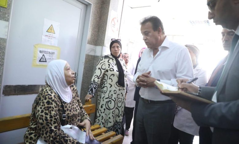 جولة مفاجئة لوزير الصحة داخل "مستشفى الشروق المركزي"