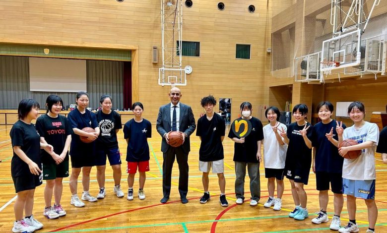 وزير التعليم يزور مدرسة "كوازاه" الفنية الصناعية في طوكيو