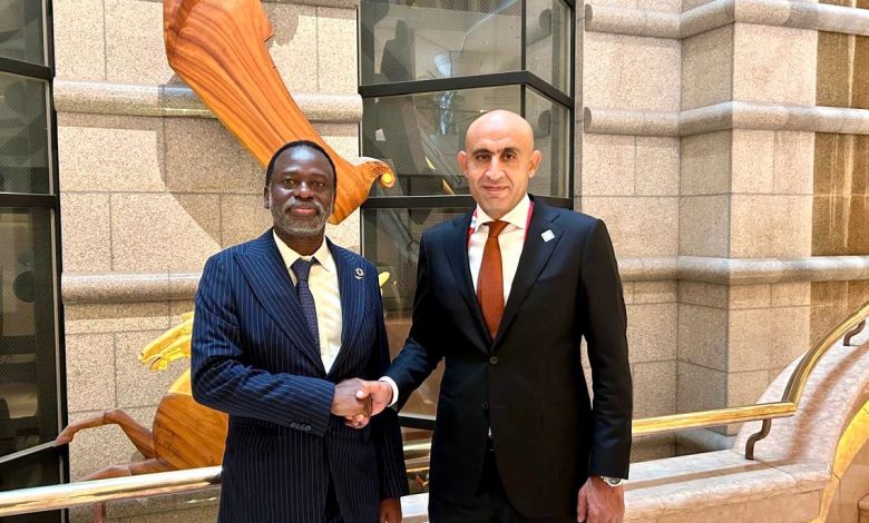 وزير التعليم يلتقي رئيس جامعة الأمم المتحدة في طوكيو لبحث التعاون في مجالات البرمجة والذكاء الاصطناعي