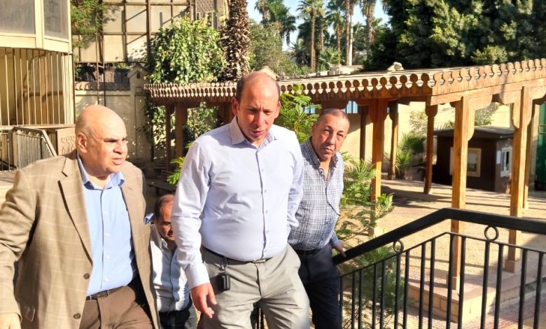 عميد طب قصر العيني يتفقد أعمال تطوير الحدائق والمساحات الخضراء داخل الكلية