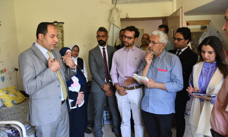 جولة مستشار الرئيس الكولومبي داخل عدد من المنشآت الطبية بالقاهرة