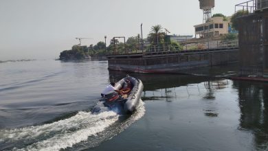 صورة احتواء بقعة زيتية محدودة بنهر النيل بالأقصر